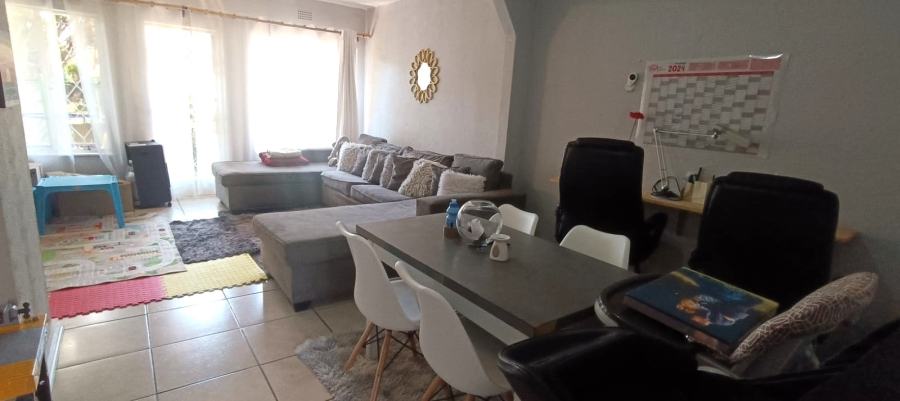 To Let 2 Bedroom Property for Rent in Fairland Gauteng