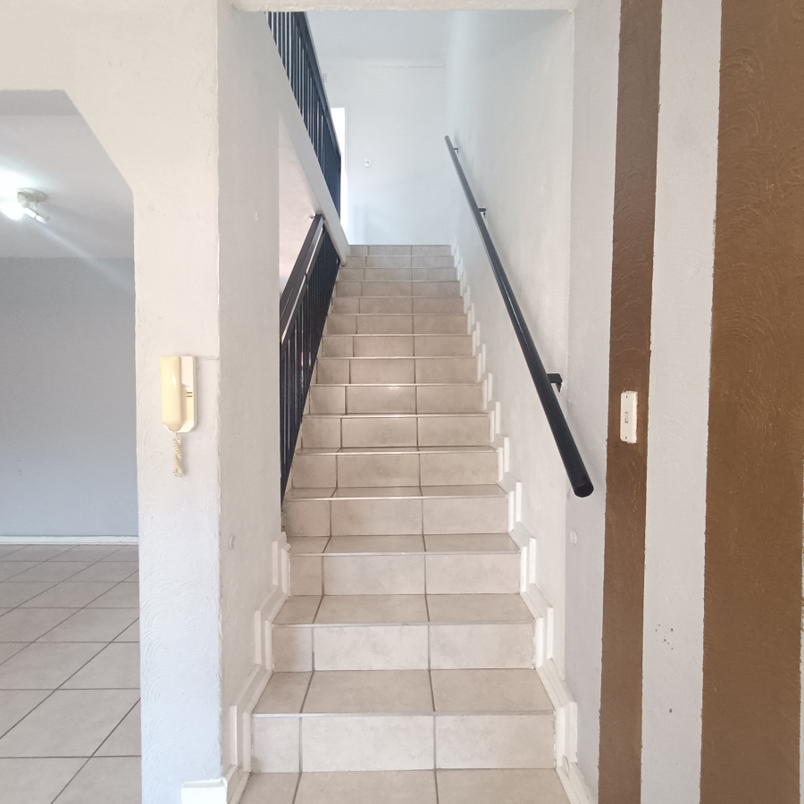 To Let 2 Bedroom Property for Rent in Fairland Gauteng