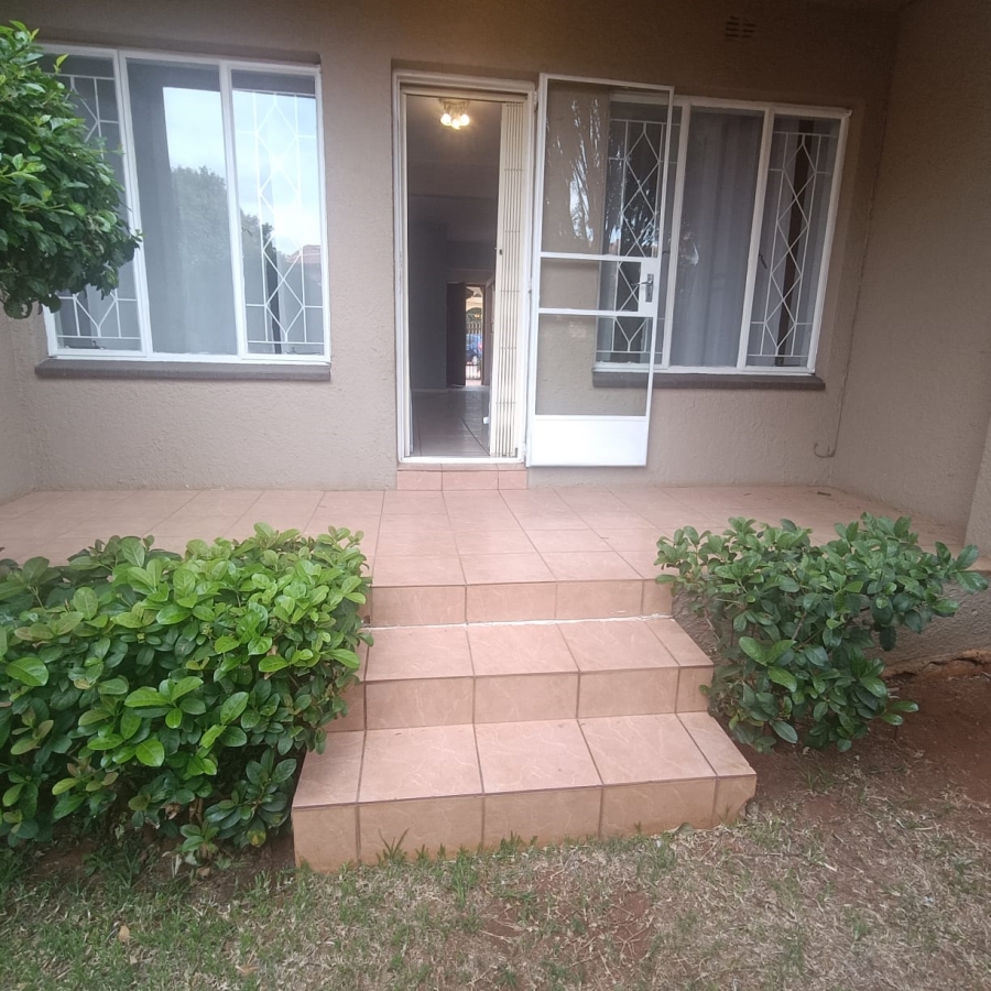 To Let 2 Bedroom Property for Rent in Fairland Gauteng