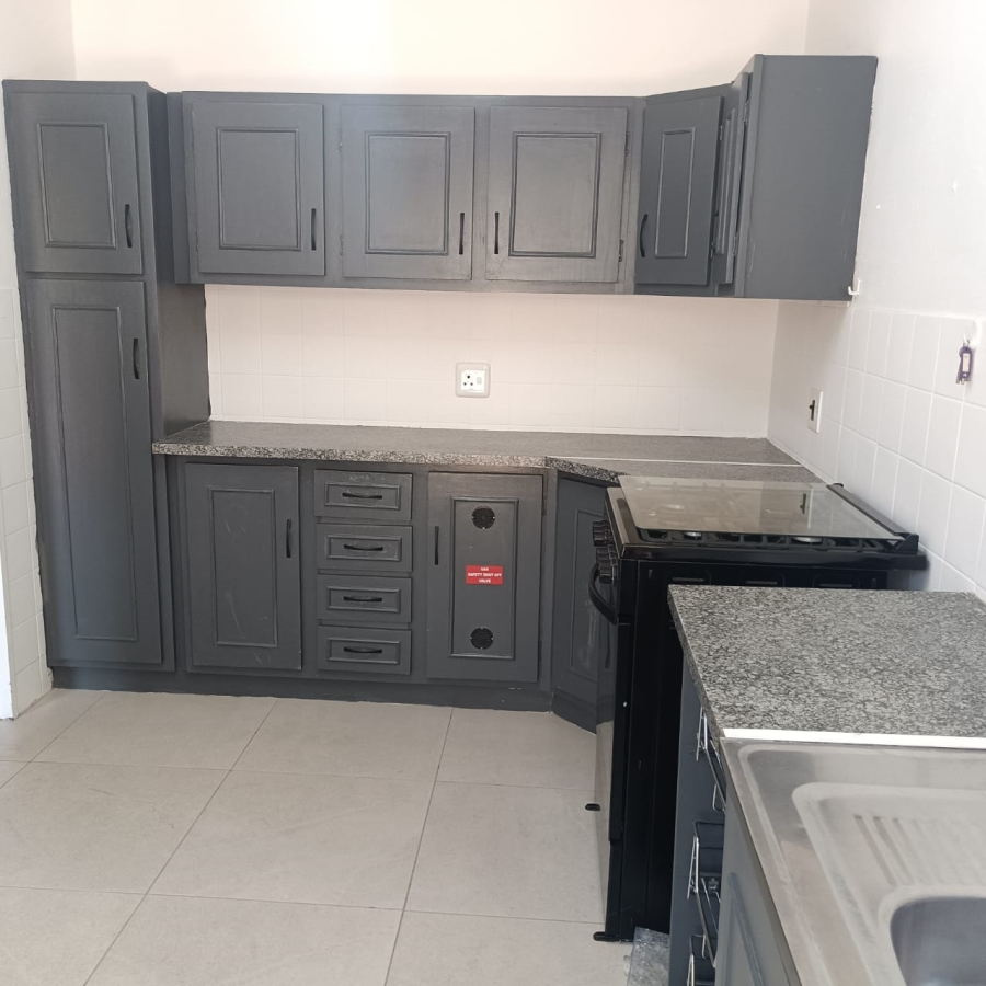 To Let 2 Bedroom Property for Rent in Fairland Gauteng