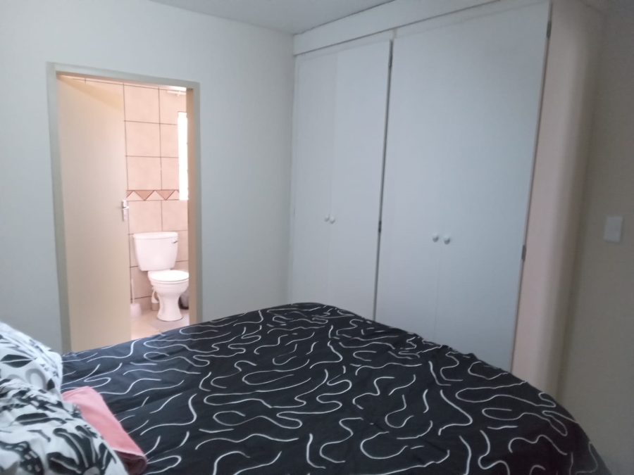 1 Bedroom Property for Sale in Vorna Valley Gauteng