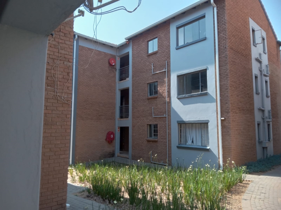 1 Bedroom Property for Sale in Vorna Valley Gauteng