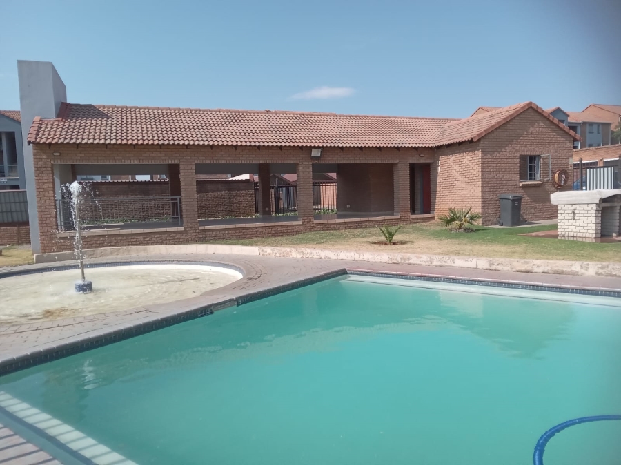 1 Bedroom Property for Sale in Vorna Valley Gauteng