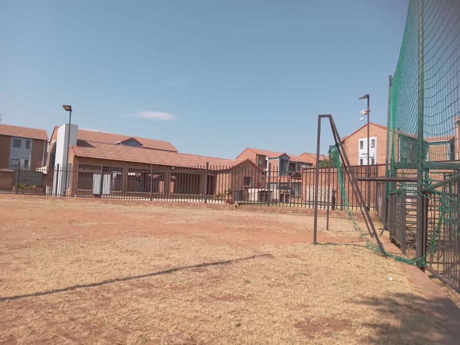 1 Bedroom Property for Sale in Vorna Valley Gauteng