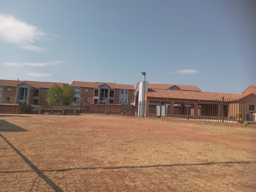 1 Bedroom Property for Sale in Vorna Valley Gauteng