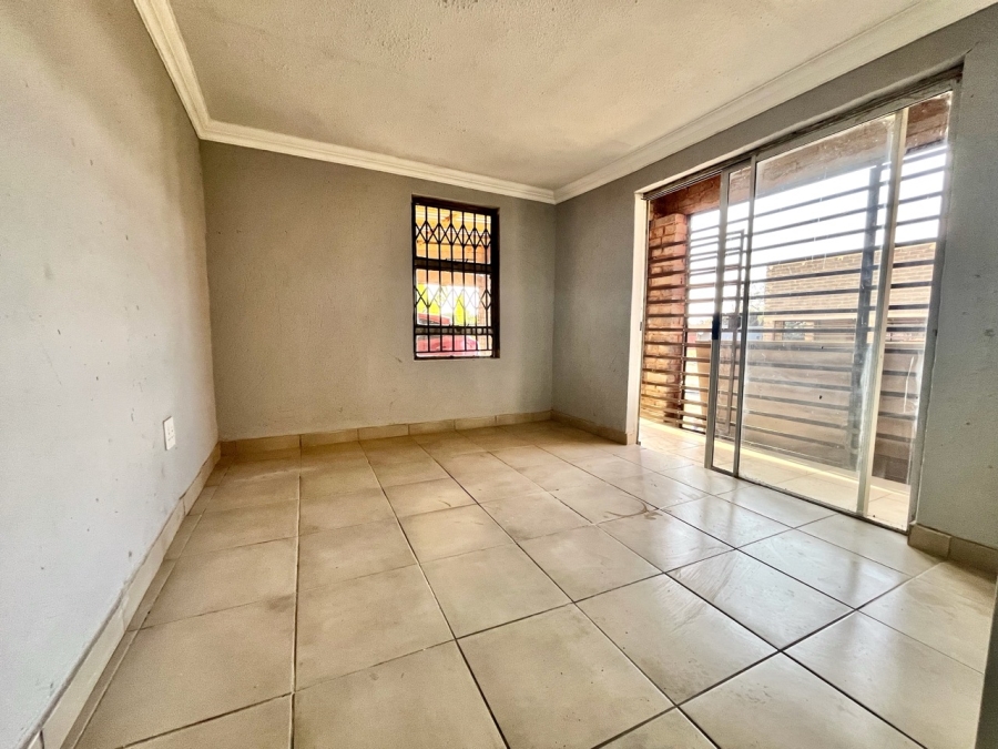 To Let 2 Bedroom Property for Rent in Glen Austin Gauteng