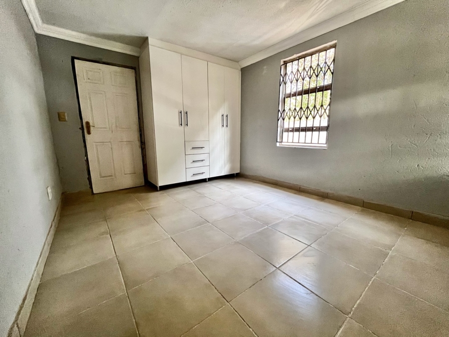 To Let 2 Bedroom Property for Rent in Glen Austin Gauteng