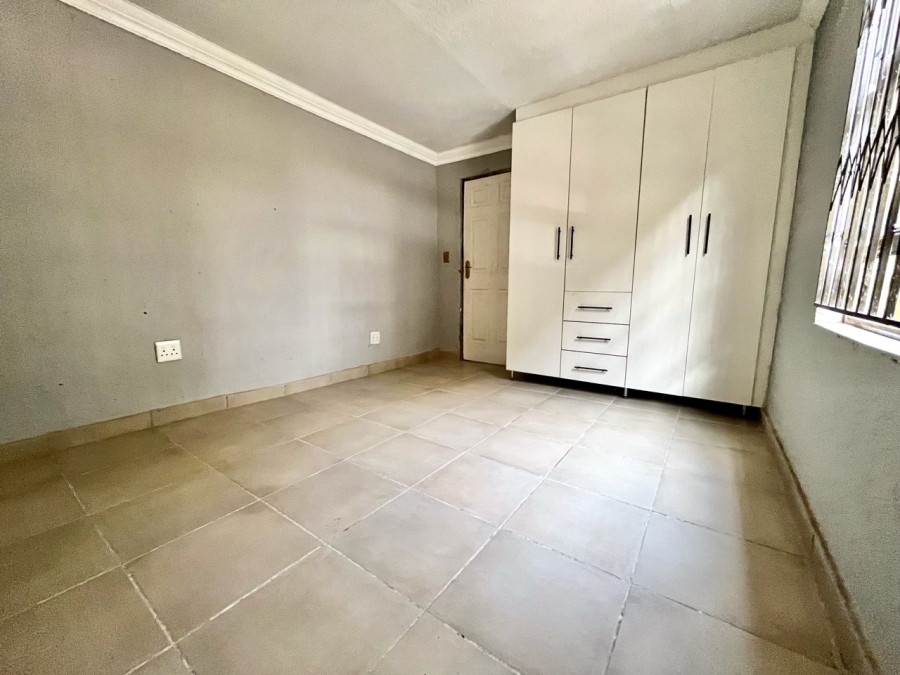 To Let 2 Bedroom Property for Rent in Glen Austin Gauteng