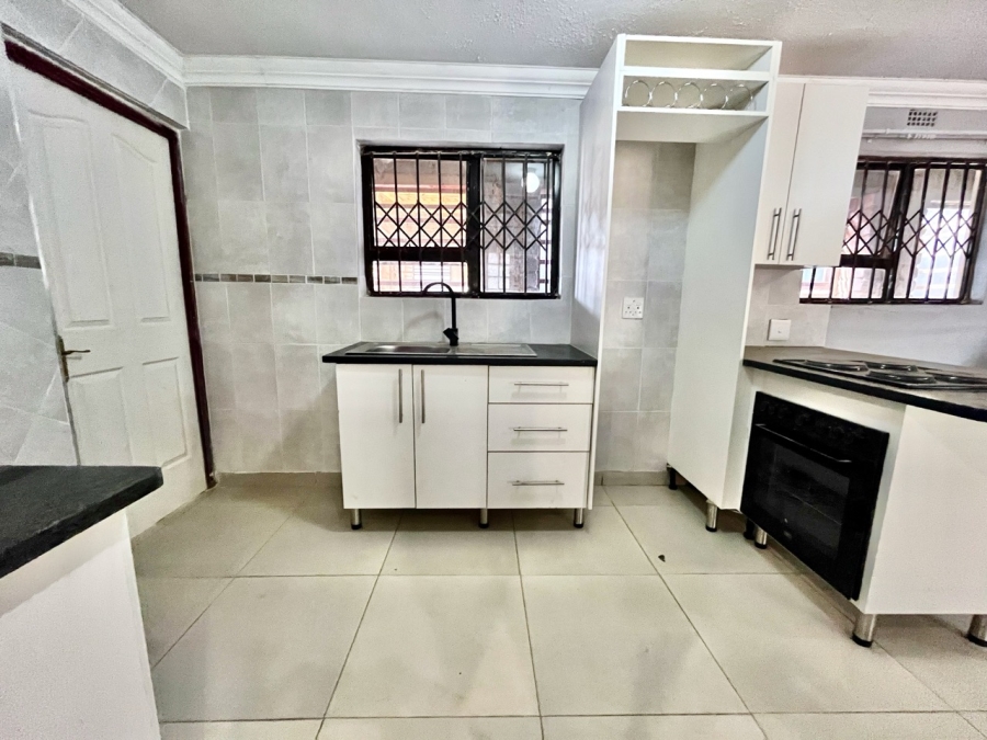 To Let 2 Bedroom Property for Rent in Glen Austin Gauteng