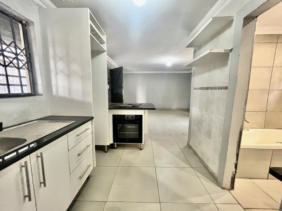 To Let 2 Bedroom Property for Rent in Glen Austin Gauteng