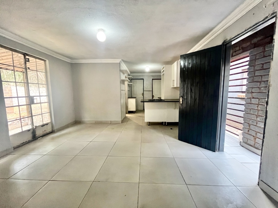 To Let 2 Bedroom Property for Rent in Glen Austin Gauteng