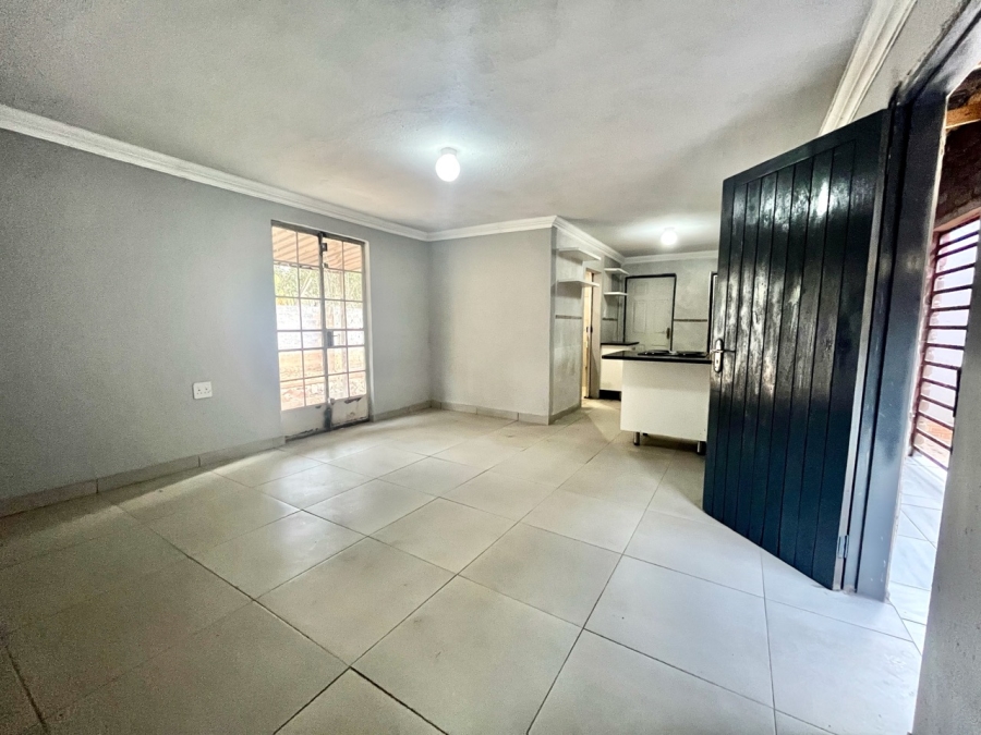 To Let 2 Bedroom Property for Rent in Glen Austin Gauteng