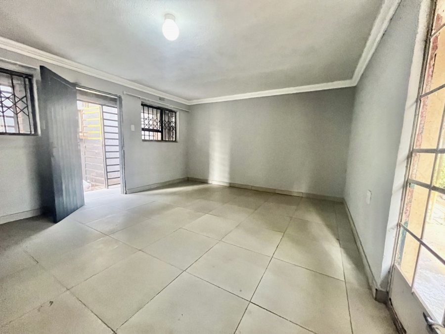 To Let 2 Bedroom Property for Rent in Glen Austin Gauteng