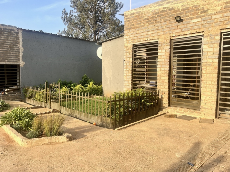 To Let 2 Bedroom Property for Rent in Glen Austin Gauteng