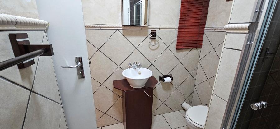 2 Bedroom Property for Sale in Three Rivers Proper Gauteng