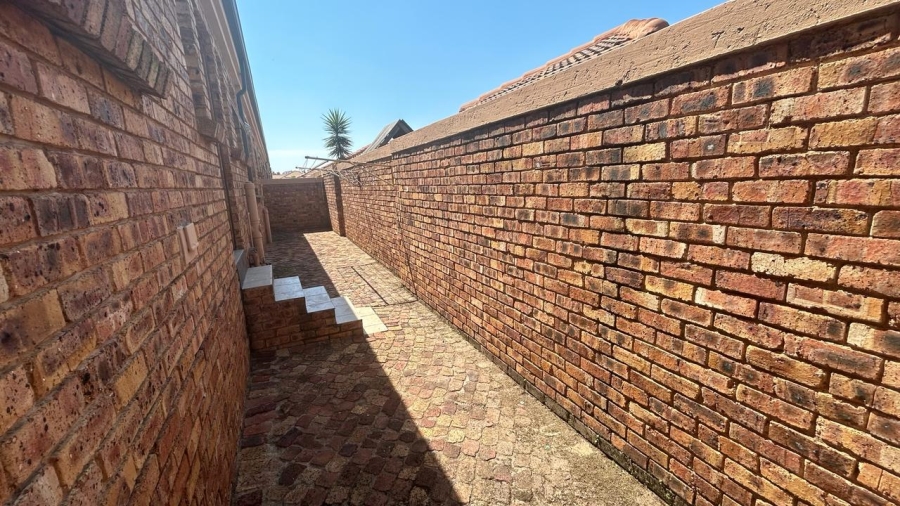 3 Bedroom Property for Sale in Bartlett Gauteng