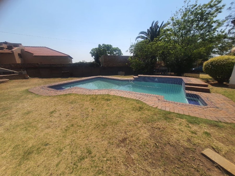 6 Bedroom Property for Sale in Dalpark Gauteng