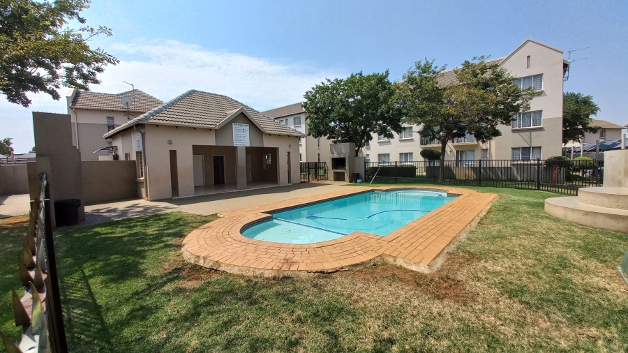 1 Bedroom Property for Sale in Klippoortje Gauteng