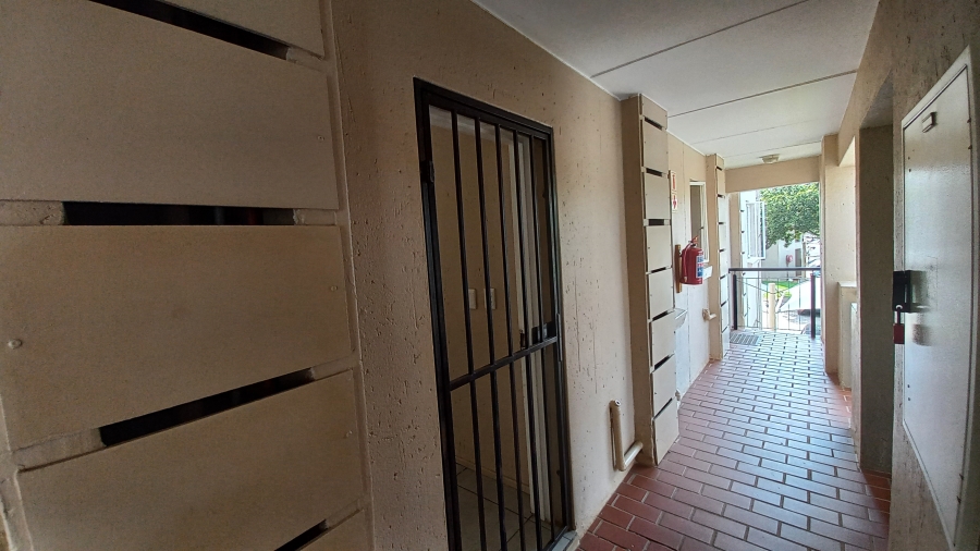 1 Bedroom Property for Sale in Klippoortje Gauteng