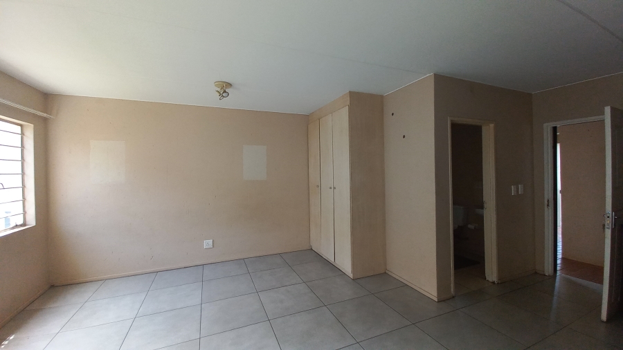 1 Bedroom Property for Sale in Klippoortje Gauteng