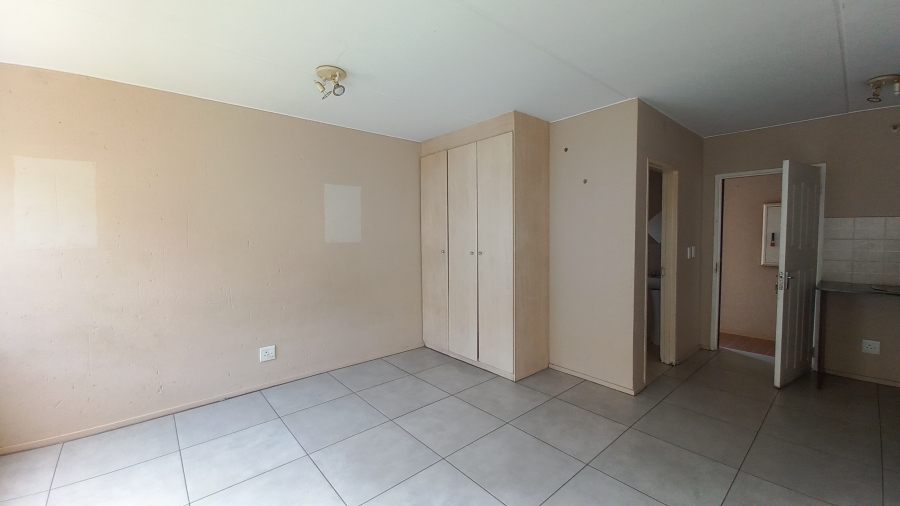 1 Bedroom Property for Sale in Klippoortje Gauteng