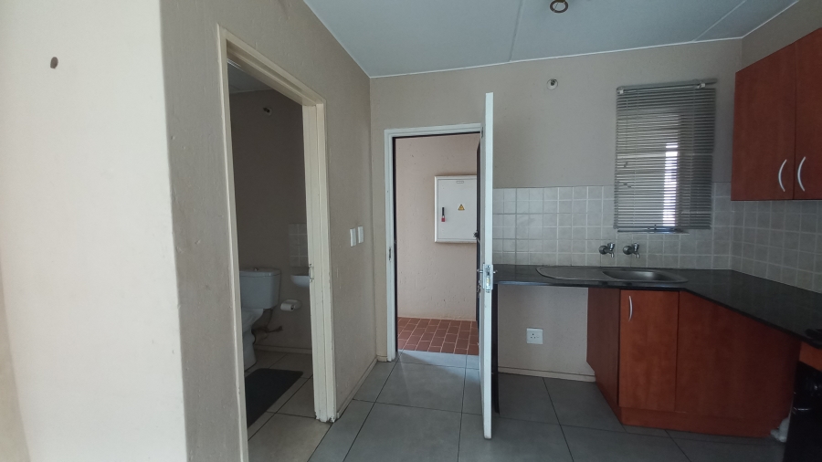 1 Bedroom Property for Sale in Klippoortje Gauteng