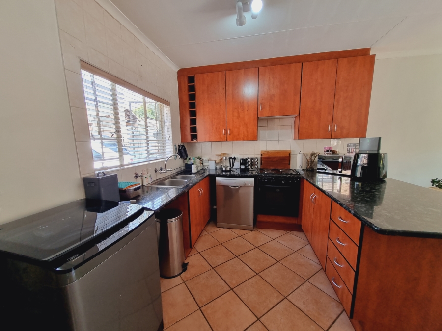 2 Bedroom Property for Sale in Faerie Glen Gauteng