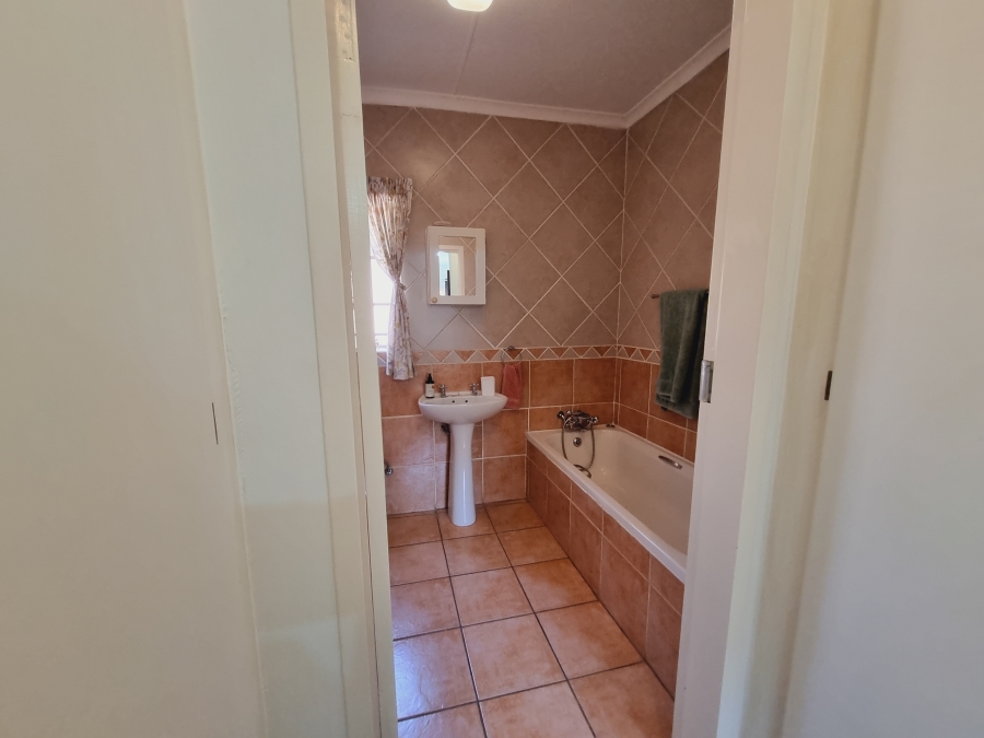 2 Bedroom Property for Sale in Faerie Glen Gauteng