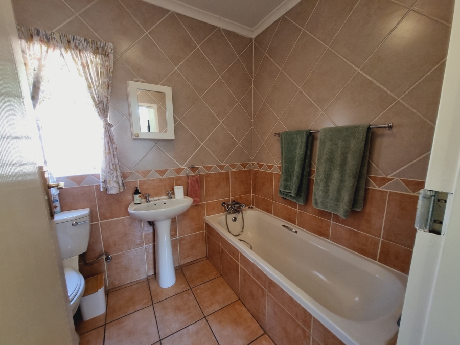 2 Bedroom Property for Sale in Faerie Glen Gauteng