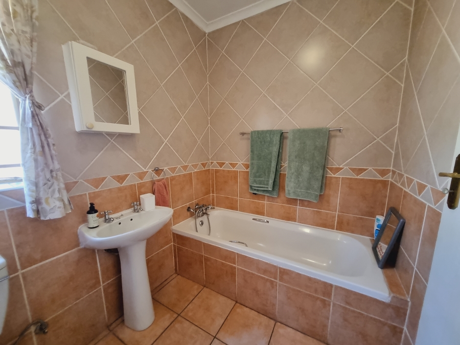 2 Bedroom Property for Sale in Faerie Glen Gauteng