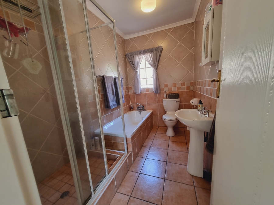 2 Bedroom Property for Sale in Faerie Glen Gauteng