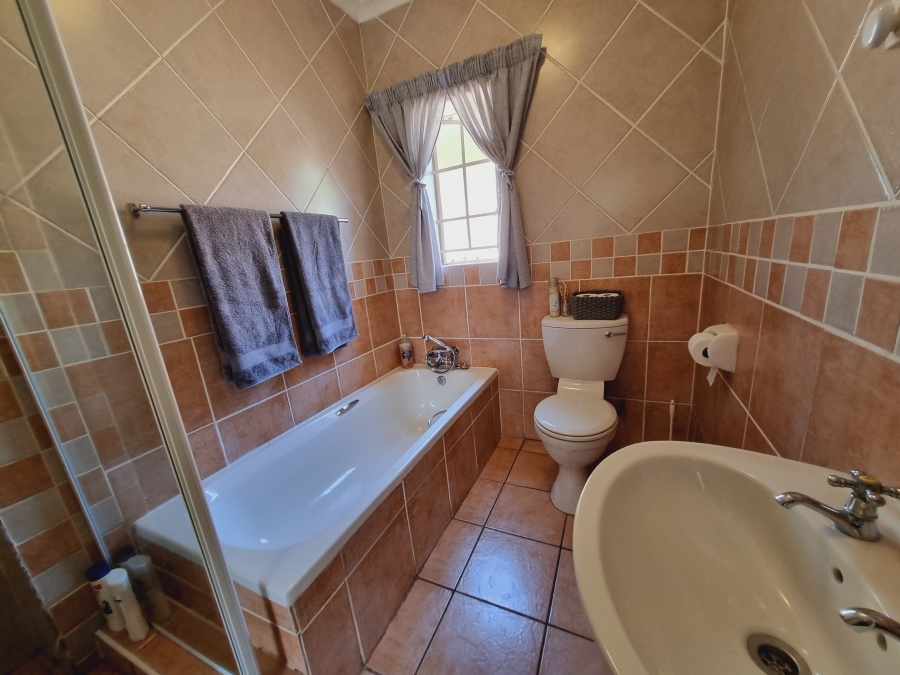 2 Bedroom Property for Sale in Faerie Glen Gauteng