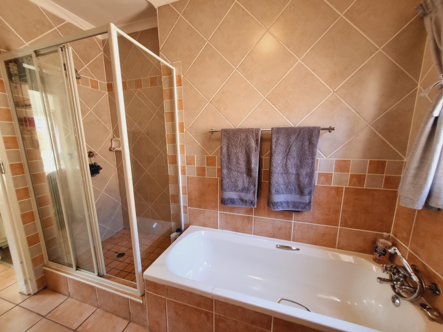 2 Bedroom Property for Sale in Faerie Glen Gauteng