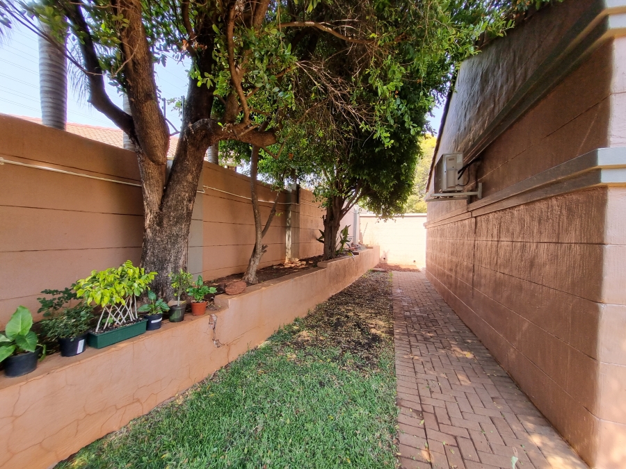 2 Bedroom Property for Sale in Faerie Glen Gauteng