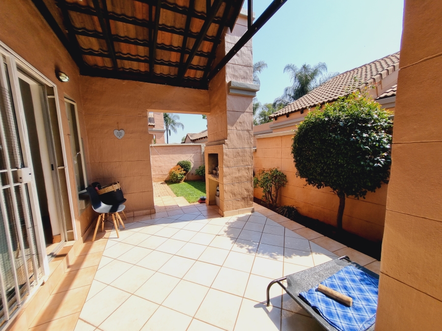 2 Bedroom Property for Sale in Faerie Glen Gauteng