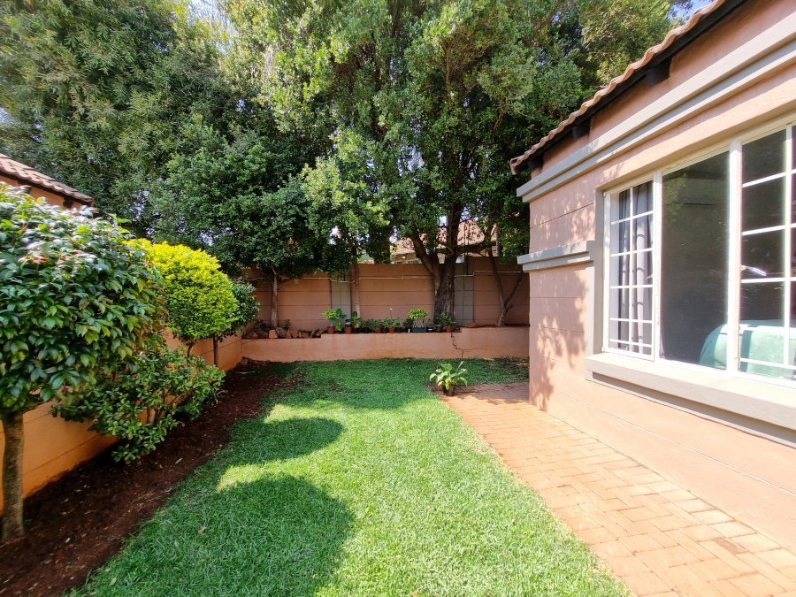 2 Bedroom Property for Sale in Faerie Glen Gauteng