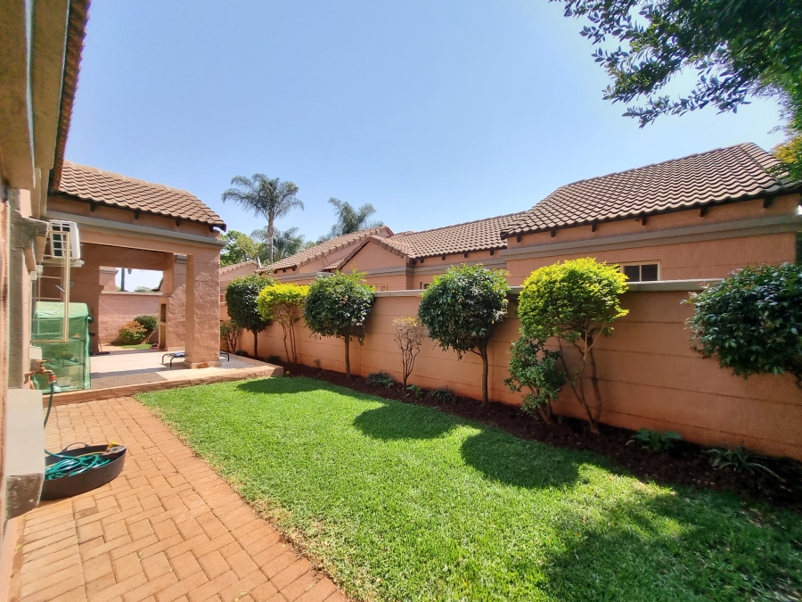 2 Bedroom Property for Sale in Faerie Glen Gauteng