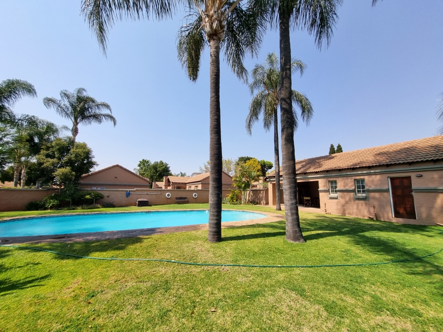 2 Bedroom Property for Sale in Faerie Glen Gauteng