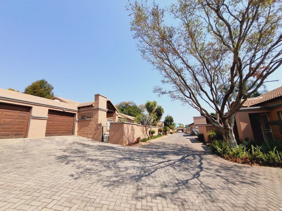 2 Bedroom Property for Sale in Faerie Glen Gauteng