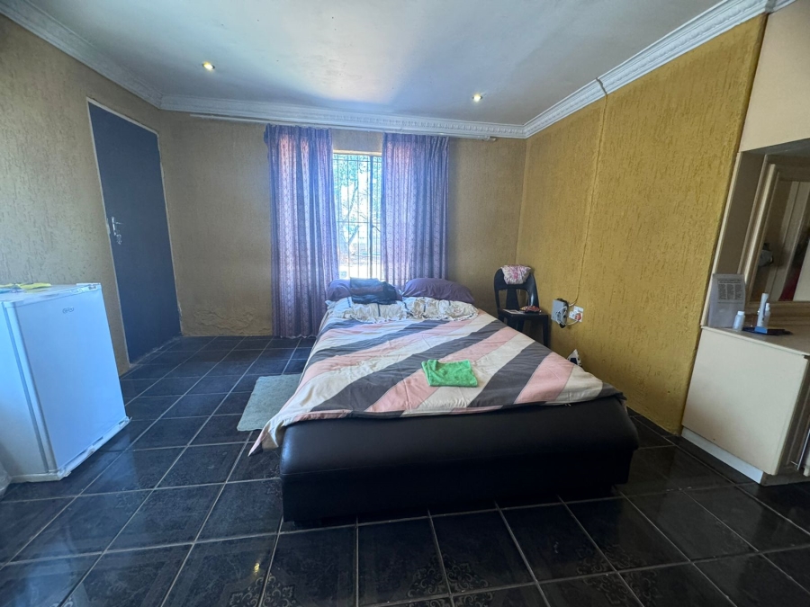 5 Bedroom Property for Sale in Dawn Park Gauteng