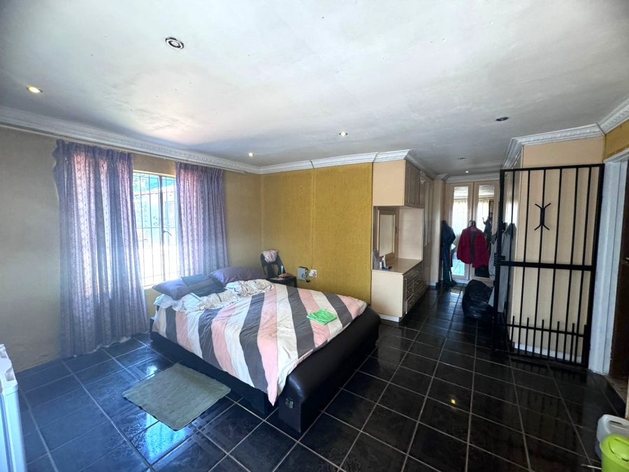 5 Bedroom Property for Sale in Dawn Park Gauteng