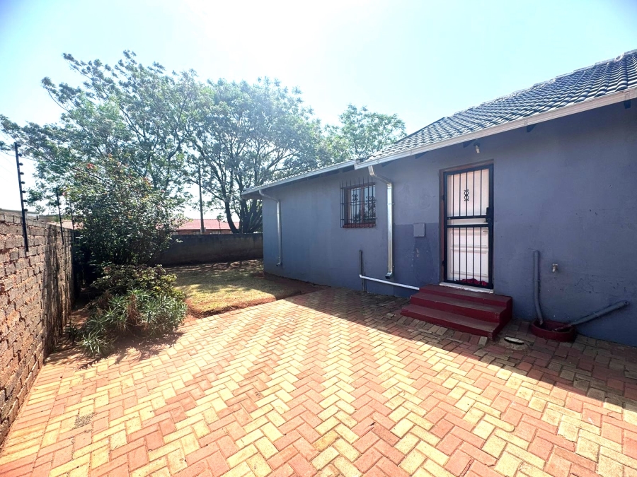 5 Bedroom Property for Sale in Dawn Park Gauteng