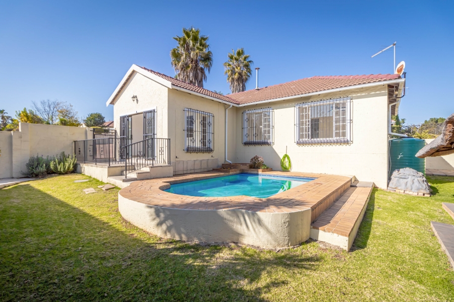 3 Bedroom Property for Sale in Honeydew Manor Gauteng