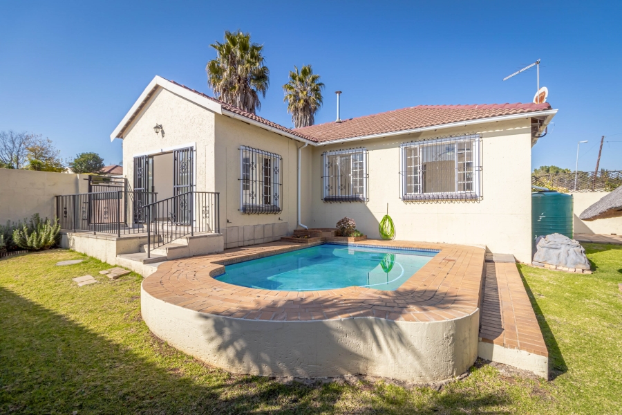 3 Bedroom Property for Sale in Honeydew Manor Gauteng