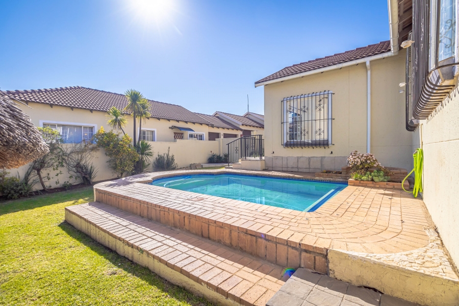 3 Bedroom Property for Sale in Honeydew Manor Gauteng