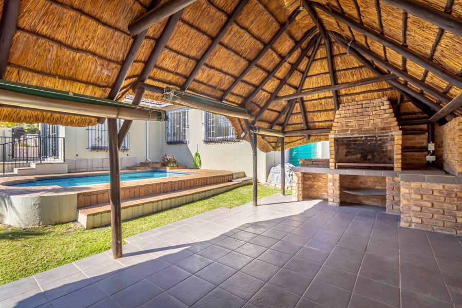 3 Bedroom Property for Sale in Honeydew Manor Gauteng