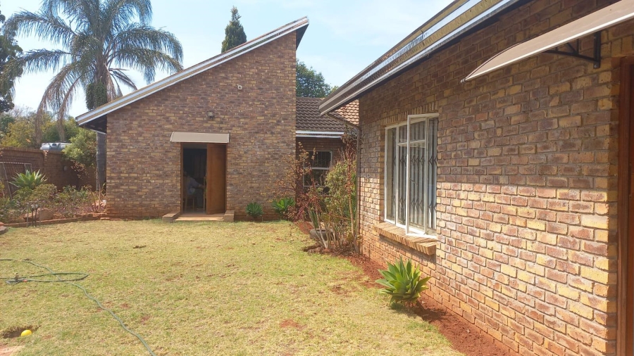 5 Bedroom Property for Sale in Hesteapark Gauteng