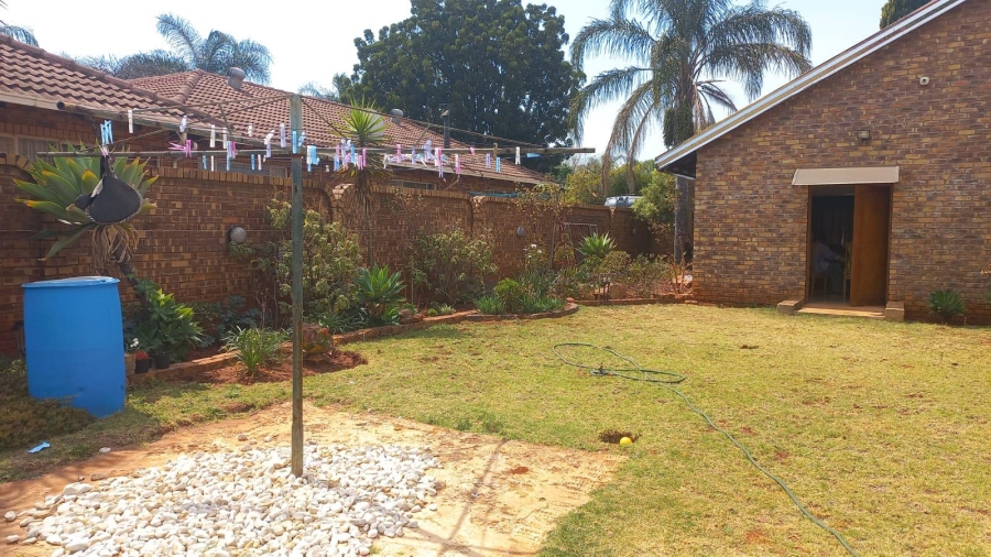 5 Bedroom Property for Sale in Hesteapark Gauteng