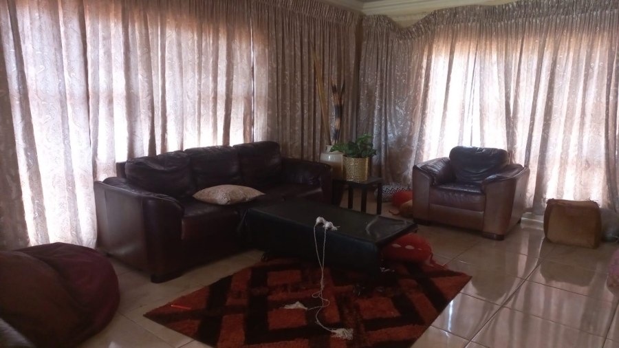 5 Bedroom Property for Sale in Hesteapark Gauteng