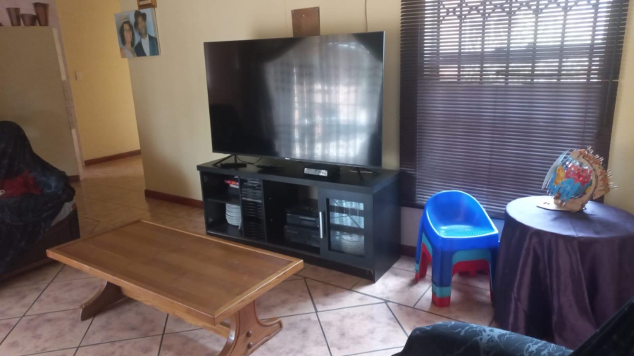 5 Bedroom Property for Sale in Hesteapark Gauteng